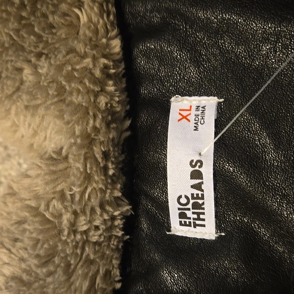 Epic Threads Black Bomber Jacket with Patches Boys Size XL - Picture 3 of 7